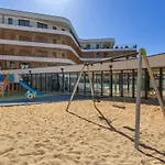 Apartment Baltic Waves Stylish With Parking, & Gym By Renters Misdroy