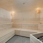 Baltic Waves Stylish With Parking, & Gym By Renters Apartment *