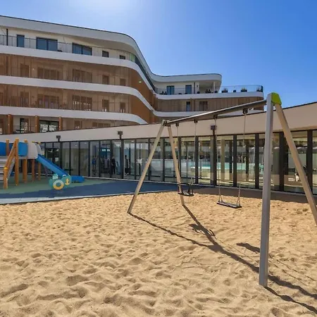 Apartment Baltic Waves Stylish With Parking, & Gym By Renters Misdroy
