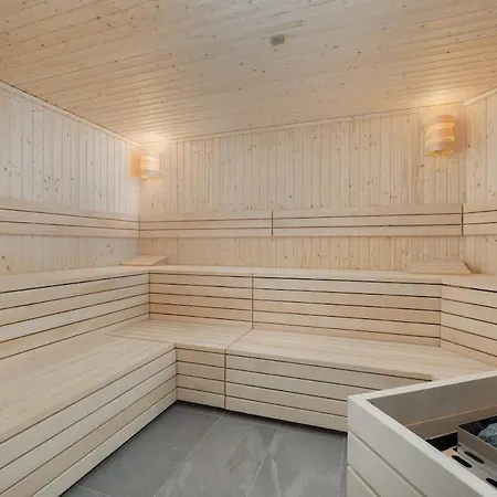 Baltic Waves Stylish With Parking, & Gym By Renters Apartment *