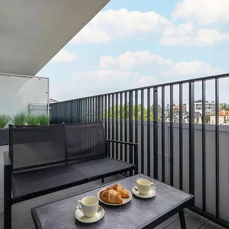 Baltic Waves Stylish With Parking, & Gym By Renters Apartment *